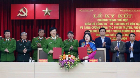 Kơtưn bruă pơgăn sĭ mơdrô ma túy amăng anih pơtô hrăm