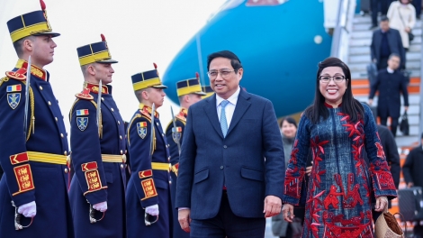 Thủ tướng Phạm Minh Chính ntơm tât khâl ngăn Romani