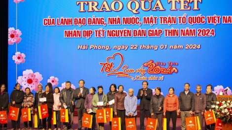 Phŏ Thủ tướng Trần Lưu Quang asong tơmam Têt ăn kŏng nhân jang, ŭnh hnam teh đak tơgŭm Hải Phòng 