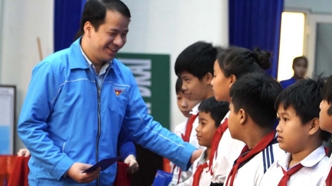 Trung ương Đoàn ba Têt truh hăm 2 apŭng sơlam teh đak dêh char Kon Tum