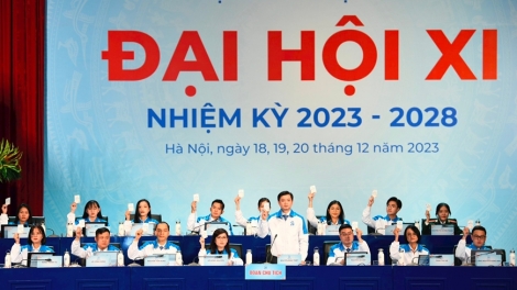 Rdâk dăng tay nđơr hun hao neh dak geh ndrŏng tâm sinh viên Việt Nam