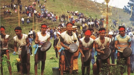 Hơdruê ‘na tơdroăng rŭm môi tuăn