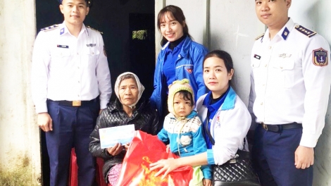 Bộ Tư lệnh Zr’lụ Cảnh sát biển 2 hơnh Tết đha nuôr zr’năh k’đhap chr’hoong Nam Trà My (Quảng Nam)