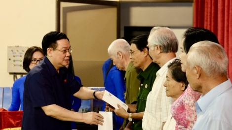 Khua git gai wai lăng pơ ala mơnuih ƀôn sang dêh čar ta nao čuă hăng hơ-ưč hmưi Tết ƀơi sa dua bôh tơring čar