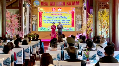 Dak Lak: mâp măt nuĭh gŭ dak bah dih n’hanh nuĭh ƀon lan sĭt ƀon tơm wơt Tết Giáp Thìn 2024 