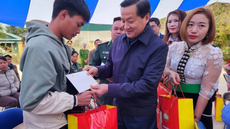 K’iăng Khua knŭk kna Lê Minh Khái nao čhưn leh anăn mđup brei mnơ̆ng Tết ti Điện Biên