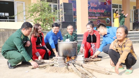 Chr’năp pr’hay “Hân noo ha pruốt Biên phòng - ngăn loom đhanuôr bhươl cr’noon” đhị chr’val Hoá Sơn, chr’hoong Minh Hoá, tỉnh Quảng Bình