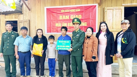 “Hân noo ha pruốt Biên phòng - Ngăn loom đhanuôr bhươl cr’noon” coh da ding k’coong Tây Giang (Quảng Nam)