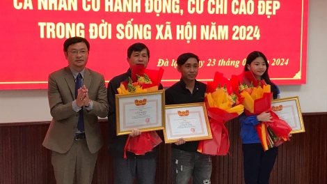 Đà Lạt: Rnê 3 nŭih geh dônh drăp ndơ mplŏ ân tay ân bu năch