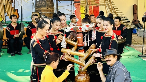 Hâi thơ Việt Nam a Dak Lak: Tơdrá prôa a kơpong tơnêi kân rơdâ