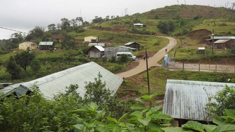 Bơyan phang mơak sang phrâo mơ̆ng sang anŏ rin ƀơi Kon Tum
