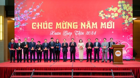  Khua bruă kƀĭn ala Vương Đình Huệ bi tuôm hơêč hmưi tết phung khua gĭt gai, phung bi ala Bruă kƀĭn ala thơ̆ng kơ bruă 