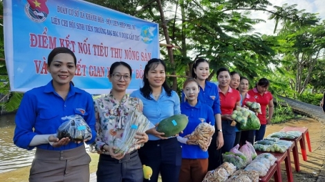 លេខាសម្ព័ន្ធយុជនឃុំជនជាតិខ្មែរ Danh Thị Mị