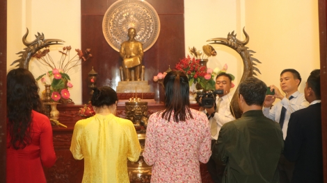 Pêi mâu tơdroăng cheăng troh tơbâ 94 hơnăm Hâi mơjiâng Đảng Kŏng sản Việt Nam a Kul 