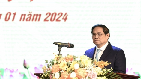 Ngế pro xiâm hnê ngăn Phạm Minh Chính lăm pôu, rơkâu Têt hngêi trung Đại học Văn hóa Nghệ thuật Quân đội