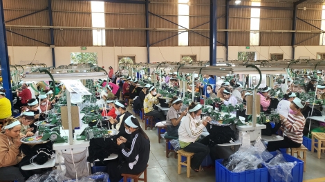 Ăp nău mbơh rhơn bah doanh nghiệp Dak Lak tâm âk nar bôk năm