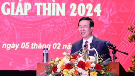 Chủ tịch nước Võ Văn Thưởng lêy cha mêết lâng hơnh déh Tết c’bhúh cảnh vệ lâng cảnh sát cơ động