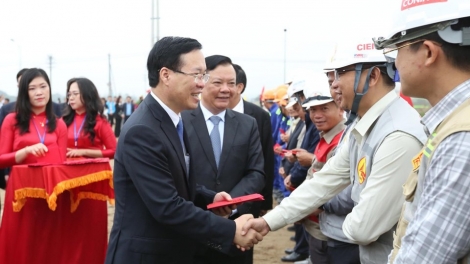 Kăn xiâm hnê ngăn tơnêi têa lăm pôu, mơhnhôk kŏng nhân dế pêi cheăng a kông trương troăng kân pakĭng 4 