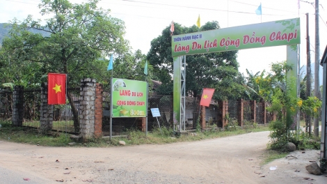 Đảng viên mnuih Raglai đru mnuih ƀuôn sang bi mlih klei mĭn, knhuah hdĭp.