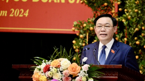 Khua bruă kƀĭn ala Vương Đình Huệ thăm, hơêč hmưi Tết ti Trung đoàn Kahan adiê 921 