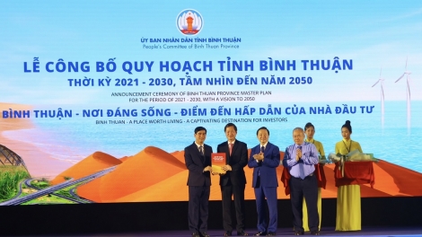 Kơ iĕng Thủ tướng Trần Hồng Hà vang năm pơm lêh tơbăt hơdăh pơprŏ dêh char Bình Thuận