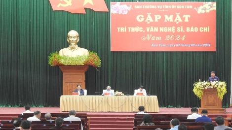 Kon Tum: tìp mat 155 nă cau geh bồ tơngoh gĭt wă, văn nghệ sỹ, cau lơh ƀăo pơn rơ jak nam 2024 