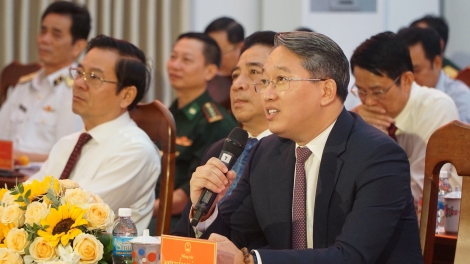 Quân, đhanuôr Trường Sa ra văng hơnh déh ha pruốt, hơnh déh Tết