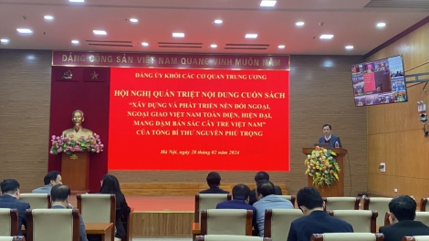 Jơnum lăi pơthâo 2 hơdrôm hră mŏng Khua git gai Ping gah Nguyễn Phú Trọng