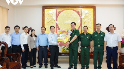 Trưởng Ban Tuyên giáo Trung ương Nguyễn Trọng Nghĩa lưm cher đoọng hun pr’hêl, hơnh déh Tết đhị Tiền Giang