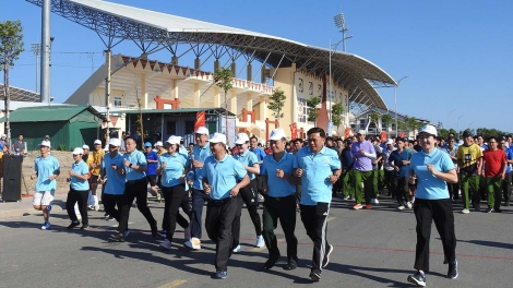 Kon Tum: Rơbêh kơ 1.500 čô mơnuih gum hrŏm Hrơi đuăi tơkai Olympic yua kơ tơlơi suaih pral abih bang mơnuih ƀôn sang 