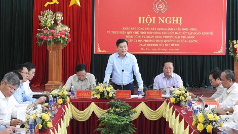 Đảng ŭy khu tê mơdró tơnêi têa diâp 100 toăng hngêi tuăn pâ diâp ăm rơpŏng kơtiê a kong pơlê Kon Tum