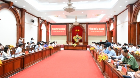  Khua knŭk kna Phạm Minh Chính mă bruă hŏng êpul khua kiă kriê bruă Đảng čar Tiền Giang