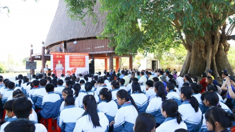 Tân Cảng Sài Gòn rơtế prôk ƀă kuăn pơlê Tây Nguyên tơmiât troh têa kơxĭ