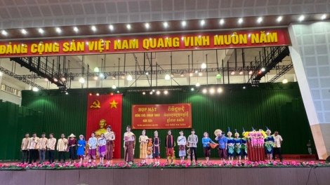 ពត៌មាន​ម៉ោង១៥