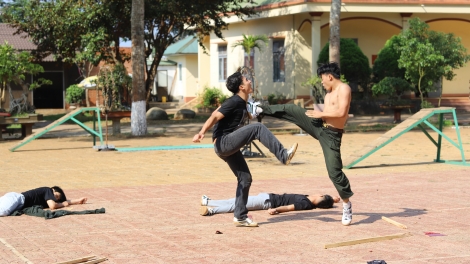 Kan sát cơ đô̆ng Dak Lak – ‘’Tơneăn meăm’’ gâk kring kuăn pơlê