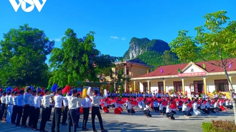K’ĐƯƠI GIÁO VIÊN TIỂU HỌC PA CHOOM ĐOỌNG HA HỌC SINH LỚP 6 ĐHỊ QUẢNG BÌNH CĂH CHOOM ĐỌC, XRẶ