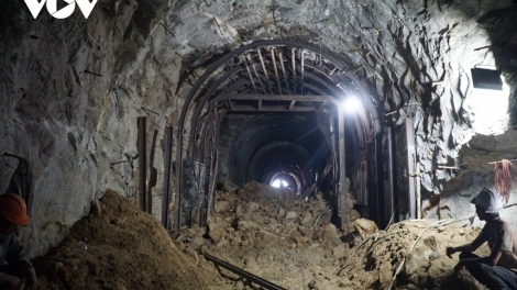 DA DING CẢ TA CHA GROONG, BHRỢ HR’CẤH HA VOÓH C’LÂNG SẮT BÃI GIÓ