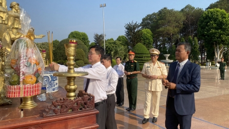 Kwang đơng lam càr Dăk Lăk cuh nàng, pơdơng bơkào tàm ƀlàng tơ̆p ƀồc cau ling chơ̆t màng càr dê