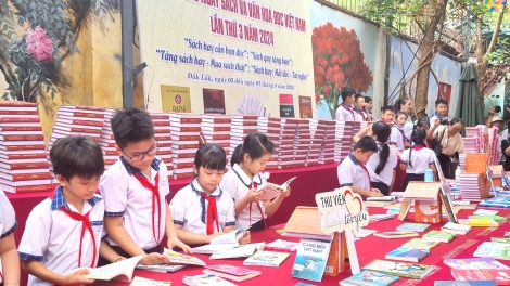 ‘Lơ̆ng tơnăp Năr săch păng Tơdrong  ‘lơ̆ng chă đŏk hơlen Việt Nam tơ̆ Đăk Lăk 