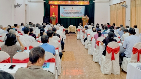 Hơtŏk ‘lơ̆ng đon hlôh vao găh vei lăng tơring sơlam păng cham char ăn bơngai kră dôm dêh char Tây Nguyên 