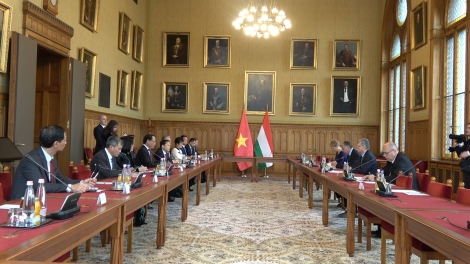 Kơ iĕng Kơdră chĕp pơgơ̆r Kuô̆k hô̆i Trần Quang Phương năm kuh ka hla bat ăn Kơdră chĕp pơgơ̆r Kuô̆k hô̆i Hungary