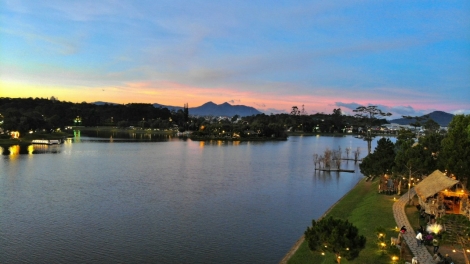 Pơkâ pêi Đà Lạt: Pro rêh tơmeăm  khoăng kơphô̆ tung kong, kong tung kơphô̆