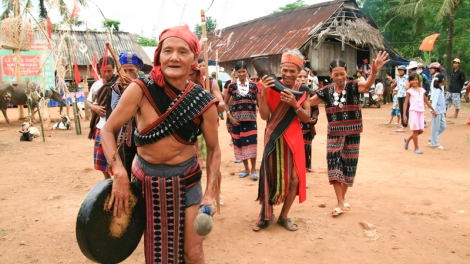 LẸ HỘI A RIÊU PIING CÚA PỈ NOỌNG CẦN PA KÔ