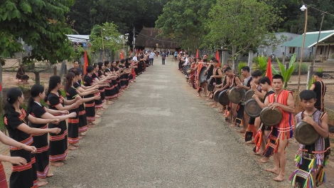 Ƀòn Đăk Răng tàm tiah nhàr dà lơgar càr Kon Tum ngan ngồn wă rò nac lòt nhơl