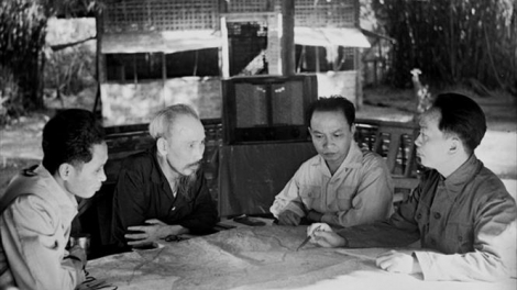 Mơnhông ki kơnía Ƀlêi trâng Điện Biên Phủ tung tơdroăng mơjiâng ƀă gâk kring Tơnêi têa hâi kố