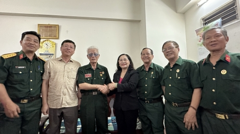 Khu râ kăn pơkuâ Pơlê kong kân Hồ Chí Minh lăm pôu pêi cheăng mâu lêng Điện Biên Phủ