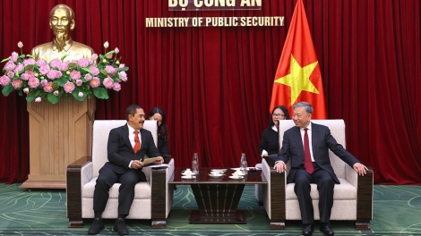 Bộ trưởng Bộ Công an Tô Lâm wơt Groi Tư lệnh Cảnh sát neh dak Indonesia