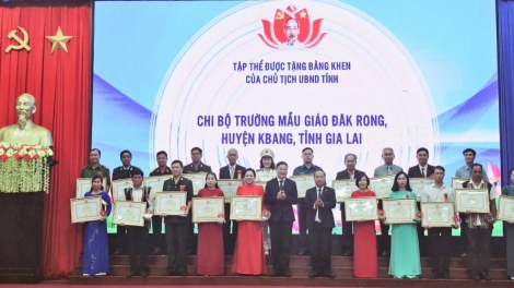 Gia Lai pôk pơ ư 50 khŭl tơpôl, bơngai jang ‘lơ̆ng hŏk păng pơm kiơ̆ Ƀok Hồ  