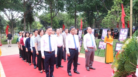 Kruanh rđău kan n’gor Gia Lai n’hơr kao nkah gĭt n’hanh tât khâl rnăk Anh hùng Núp