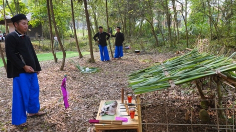 MÒN ĐÂY CHANG LẸ NGẦƯ FẠ PHÂN CÚA CẦN LÔ LÔ ĐĂM